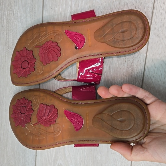 Born Women Leather T Strap Red Studded Flats Sandals Shoes Sz 8 - Picture 9 of 11